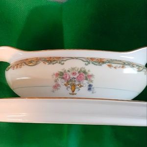 Arvana by Noritake, Gravy Boat with attached Underplate, Porcelain